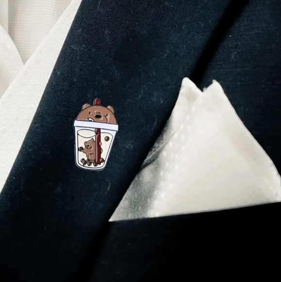 Cartoon bear pin - Picture 2 of 9